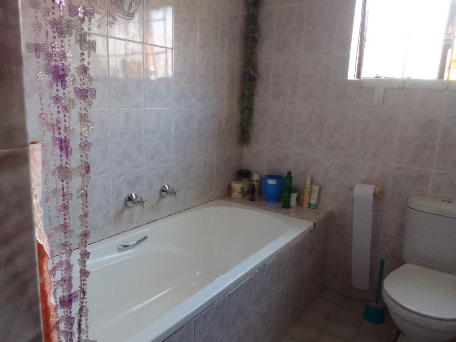 4 Bedroom Property for Sale in Geelhoutpark North West